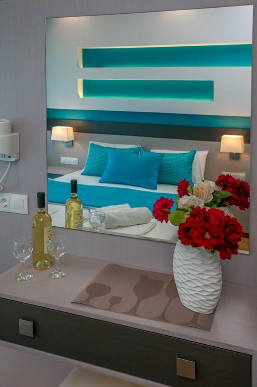 Astris Beach Room photo